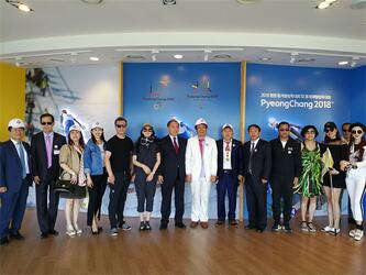 出席东亚经贸博览会中方代表团走进韩国冬奥会主场馆