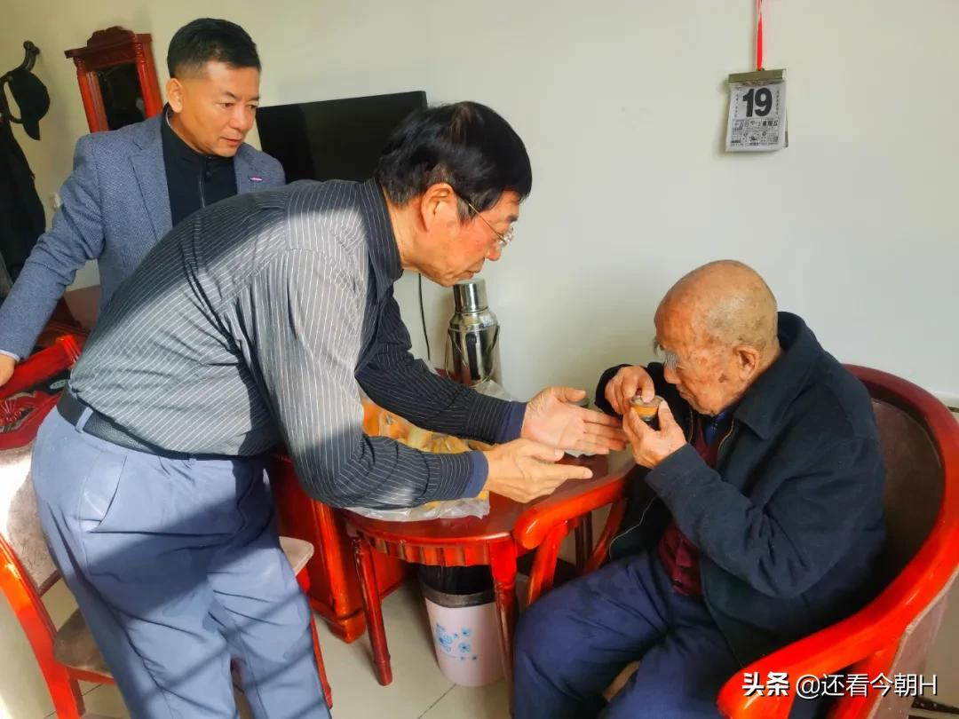 何甘于米，笑品初茶---探访高原107岁寿星韩志俭