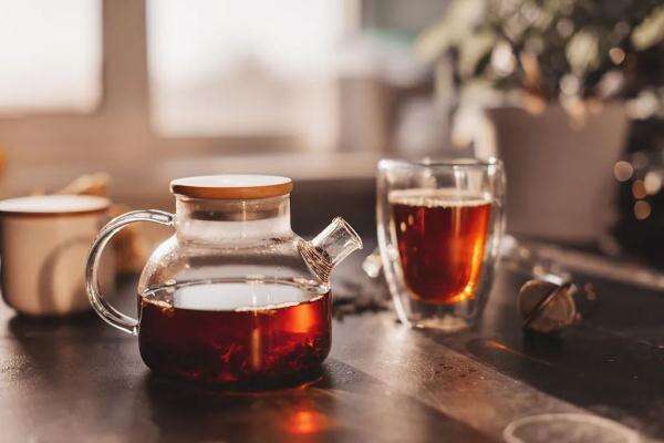 长期喝白开水和长期喝茶，哪个更健康？