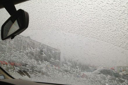3日上午湖南省郴州市北湖区郴桂公路雨雪交加