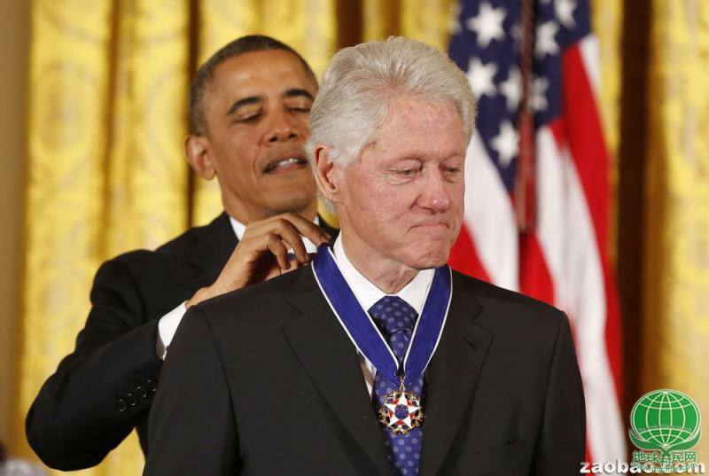 奥巴马向克林顿颁发总统自由勋章