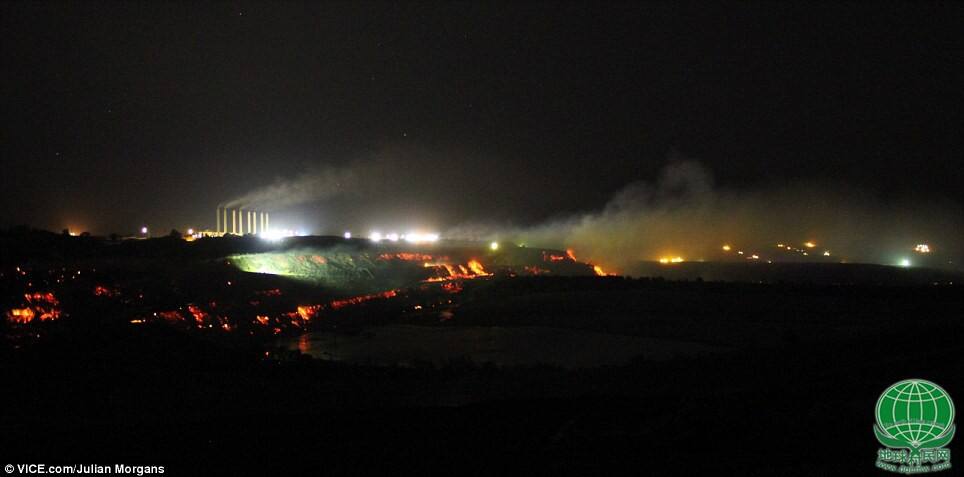 摩威镇的山火持续了3周，这里1.4万人受到烟雾影响，当局敦促病人和老人离开。