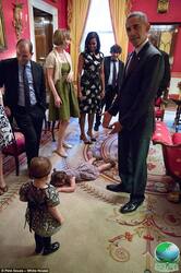 小女孩在白宫当着奥巴马趴地上大发脾气