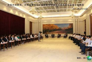 省委书记巴音朝鲁、省长蒋超良昨晩在南湖宾馆接见北京吉林企业商会代表团