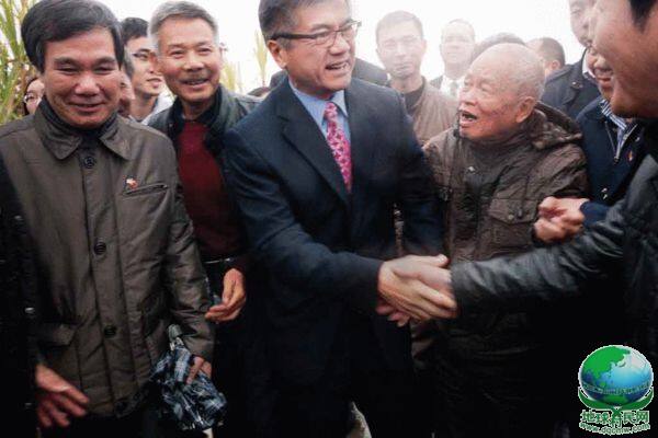 2014年初，即将离职的时任驻华大使骆家辉再访广东侨乡台山祖居，受到当地官民欢迎接待